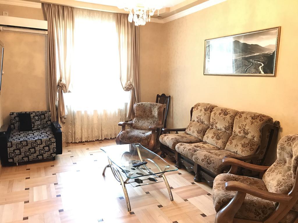 Io Apartment Tbilisi Buitenkant foto